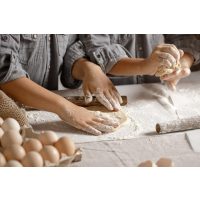 Kinder-Backkurs München: Kinder kneten Teig