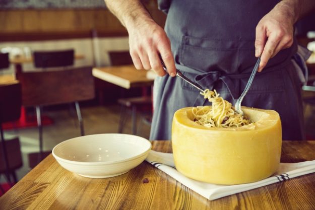 Kochkurs-Gutschein – Spaghetti in frischen Parmesan rollen