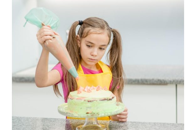 Kinder-Backkurs Würzburg: verzieren mit der Garniertülle
