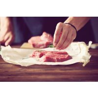 Fleisch-Kochkurs-Gutschein – Steak wird in unseren Fleisch-Kochkursen mit Rosmarin gewürzt