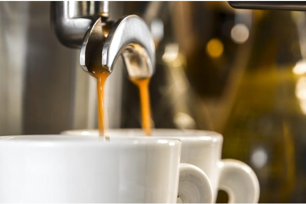 Barista-Kurs Hamburg – Espressotassen unter Doppelauslauf