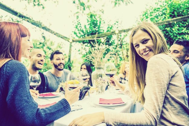 Grillkurs Neumünster – Kursteilnehmer genießen Grillmenü