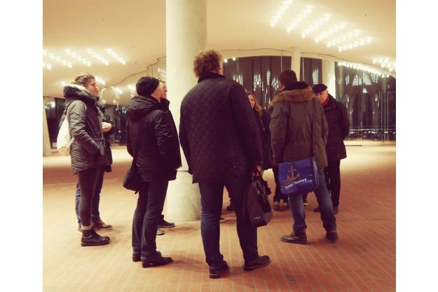 Kulinarische Stadtführung Hamburg – Gruppe mit Guide Miomente