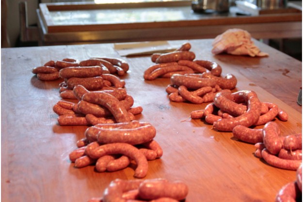 Wurst-Kochkurs bei Herrmannsdorfer in Glonn – Weißwurst Brezn