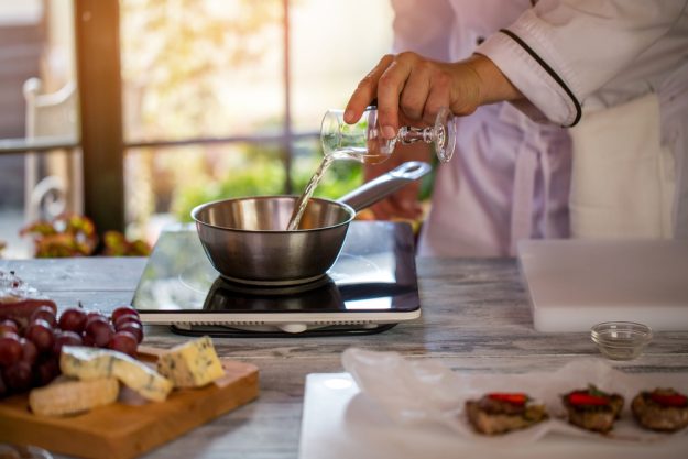 Anfänger-Kochkurs Stuttgart – mit Wasser ablöschen
