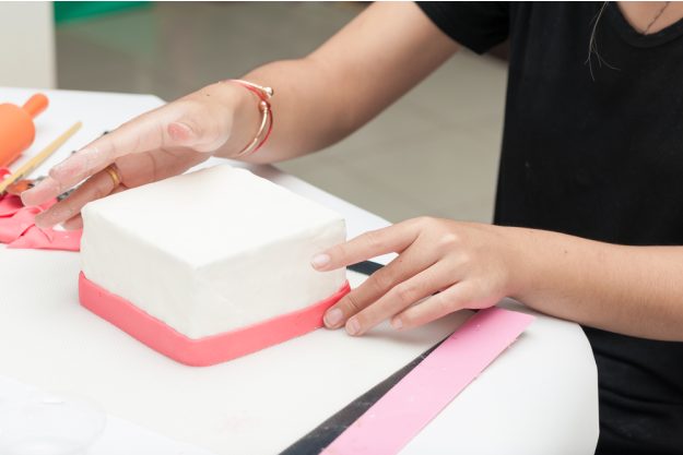 Backkurs Dresden – mit Fondant einschlagen