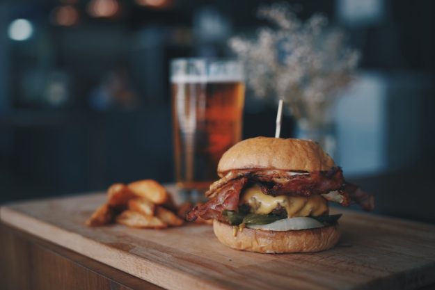 Burger-Kochkurs Frankfurt – Burger und Bier