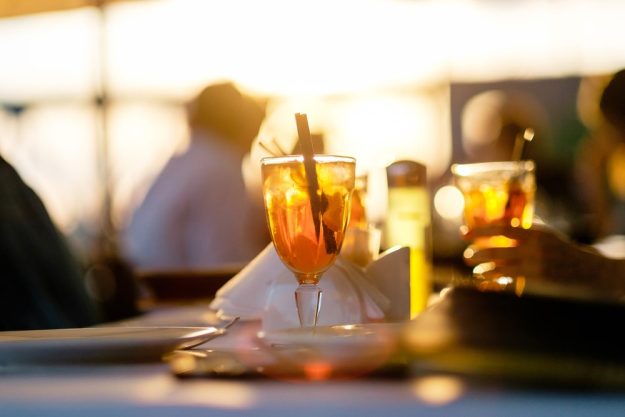 Cocktail-Tasting in Frankfurt – Abendlicht