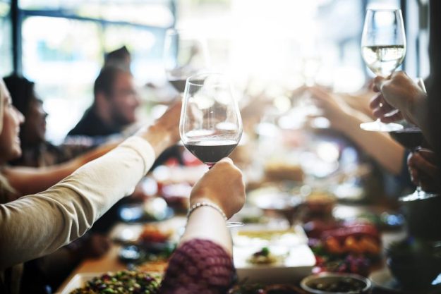 Erlebnisdinner Frankfurt – anstossen