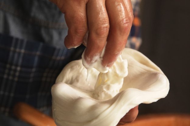 Schlemmertour durch Italien digital Burrata machen