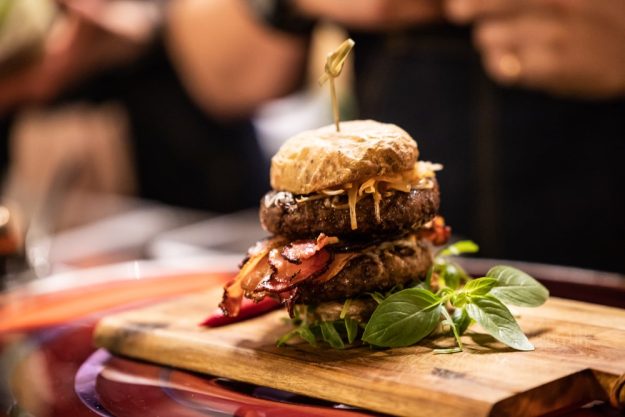 Grillkurs Mannheim – hoch gestapelter Burger