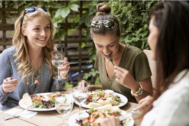 Grillkurs Speyer - Frauen essen zusammen