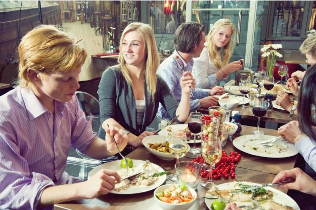 Kochkurs Wuppertal – Gruppe beim Essen