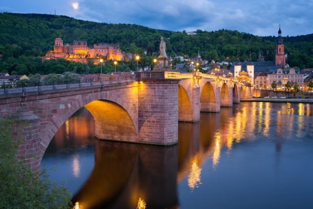 Kulinarische Stadtführung Heidelberg - Stadt bei Dämmerung