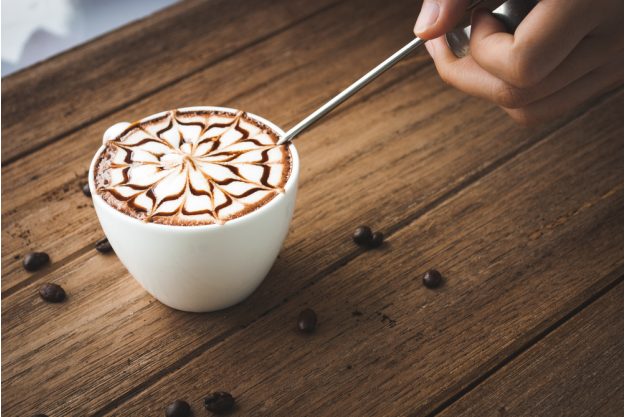 Latte Art Kurs in Frankfurt am Main – Blume aus Milchschaum