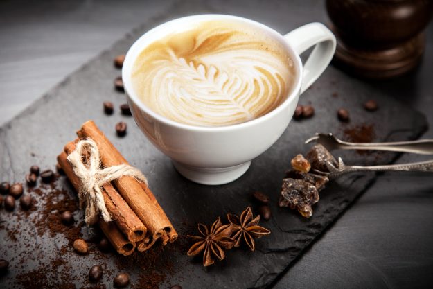 Latte Art Kurs in Frankfurt am Main – Milchkaffee mit Kaffeebohnen