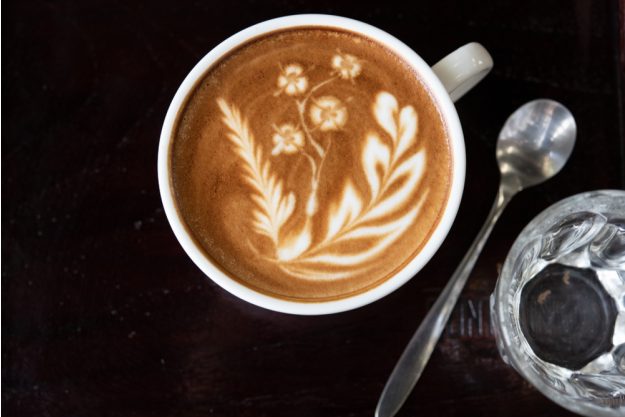 Latte-Art Kurs Herten – Blume im Milchschaum