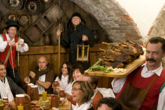 Erlebnisdinner München Wer frech ist wird bestraft