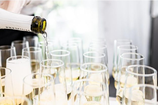 Schaumweinprobe München – einschenken