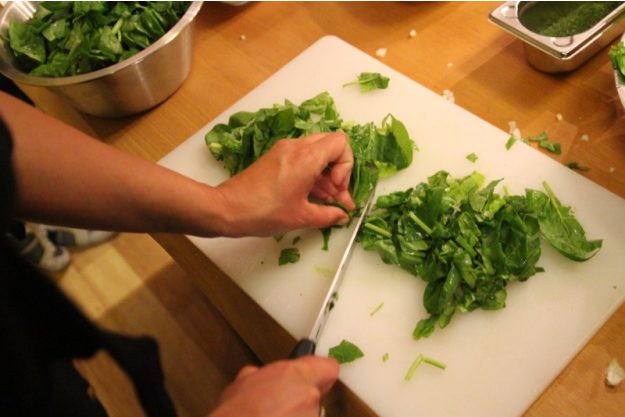 Teambuilding Kochkurs Köln Gewürze hacken