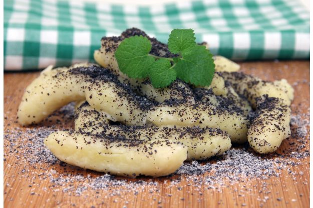 Teambuilding Kochkurs Stuttgart - süße Mohn-Schupfnudeln
