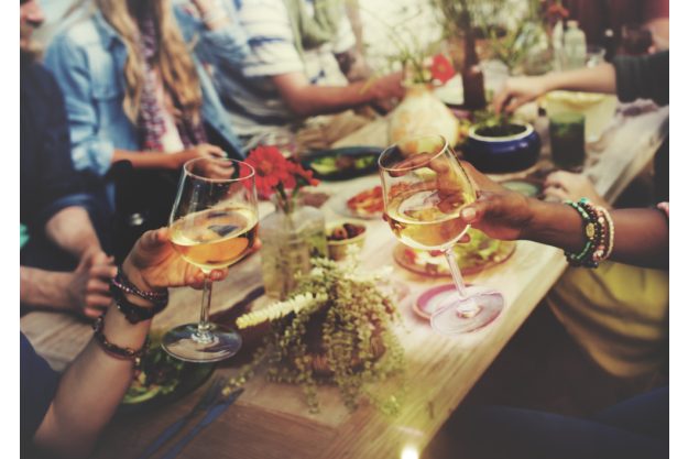 JGA Hamburg – Weintrinken am Holztisch