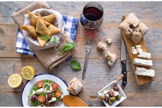 Weinprobe München: Wein und Brotzeit