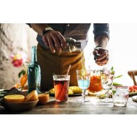 Cocktailkurs Essen - Barkeeper shaket