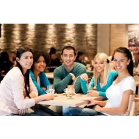 Incentive Stuttgart mit Golfschnupperkurs - Kolllegen essen zusammen