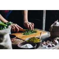 Kräuterwanderung bei Frankfurt – Kräuter hacken