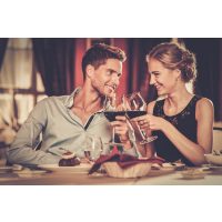 Kulinarisches Locationhopping Pärchen beim Essen