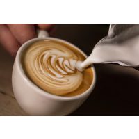 Latte Art Kurs München – Milch eingiessen