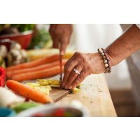 Orientalischer Kochkurs Berlin – Karotten schneiden