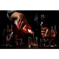 Rum-Tasting Berlin: Barkeeper mit großer Auswahl