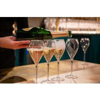 Wein-Tasting München – Schaumwein einschenken