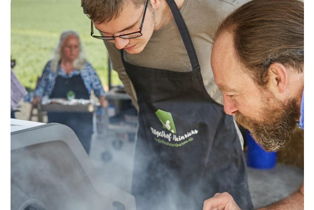 Grillkurs in Bonn - genau den Gargrad prüfen
