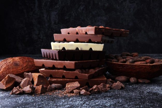 Schokoladen-Tasting Bonn – schöne Tafeln gestapelt