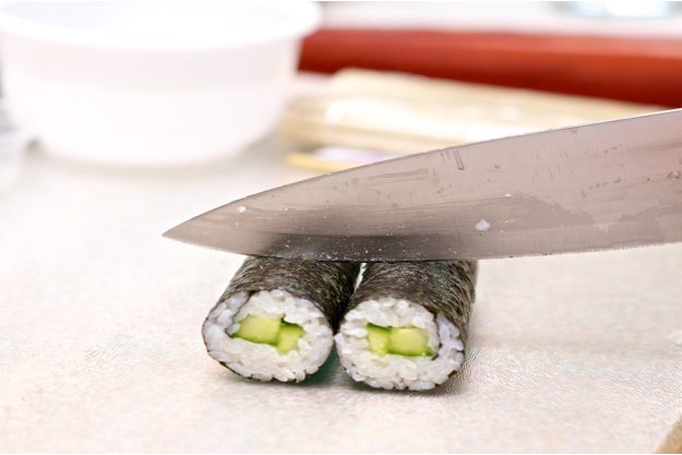 Sushi-Kurs-Bonn – Rollen schneiden