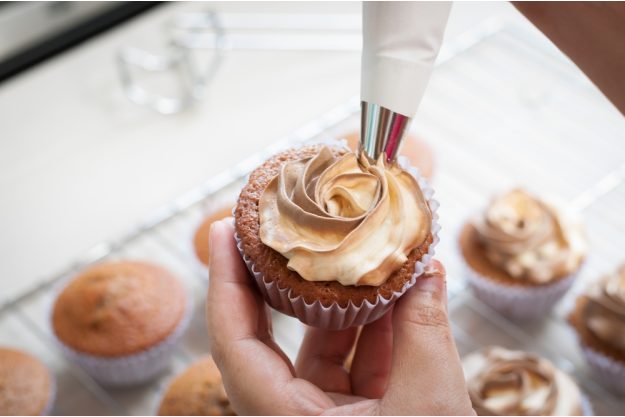 Cupcake-Backkurs Düsseldorf – Creme auftragen