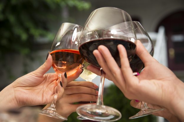 Kulinarische Stadtführung Düsseldorf – anstossen mit Wein