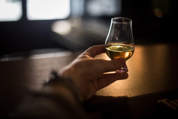 Whisky-Tasting Düsseldorf: schöne Lichtreflexe