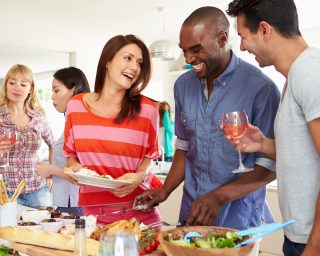 Firmenfeier Küchenparty mit Kollegen