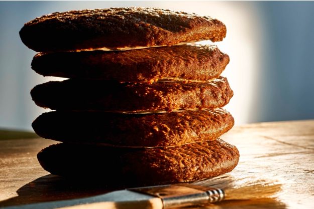 Backkurs-Nürnberg-Lebkuchen-mit-Pinsel