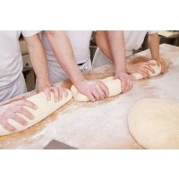 Teambuilding-Kochkurs Nürnberg Teig kneten