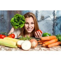 Vegetarischer Kochkurs Nürnberg Frau mit Gemüse